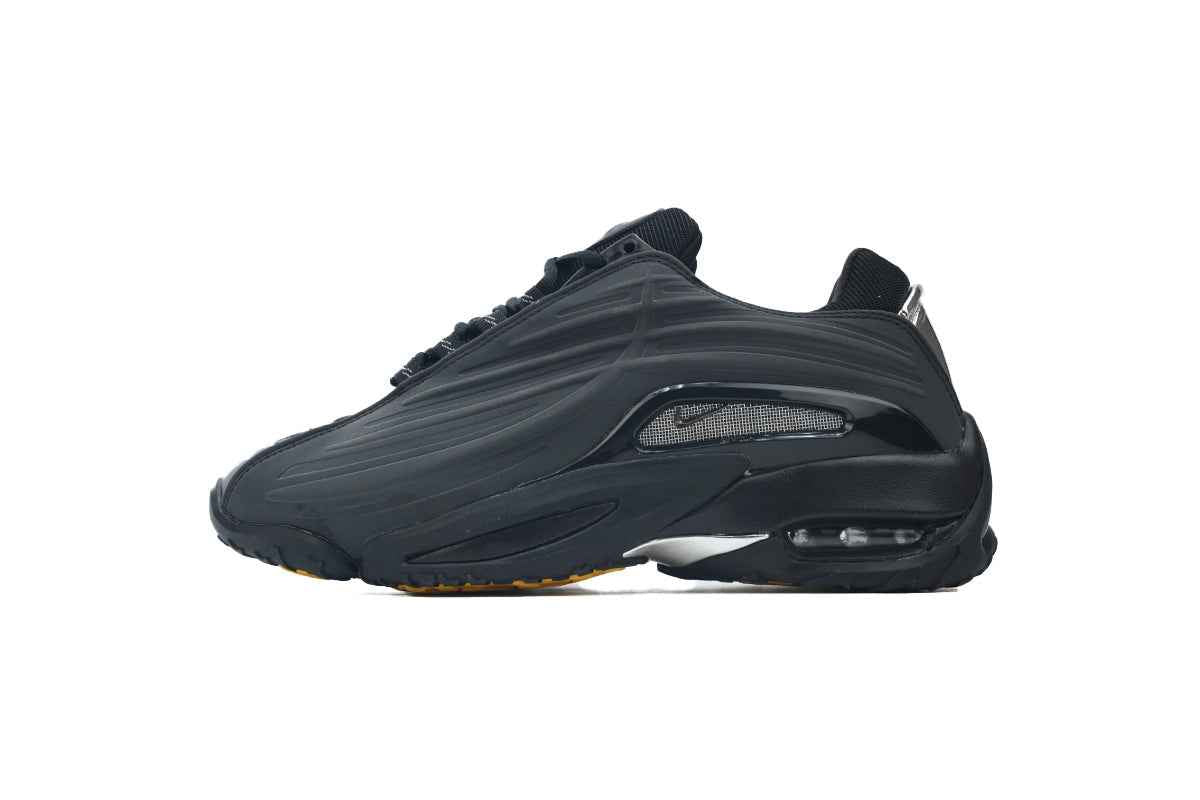 DZ7293-001 Premium Low Runner – Triple Black Performance Edition - TruVybe Essentials