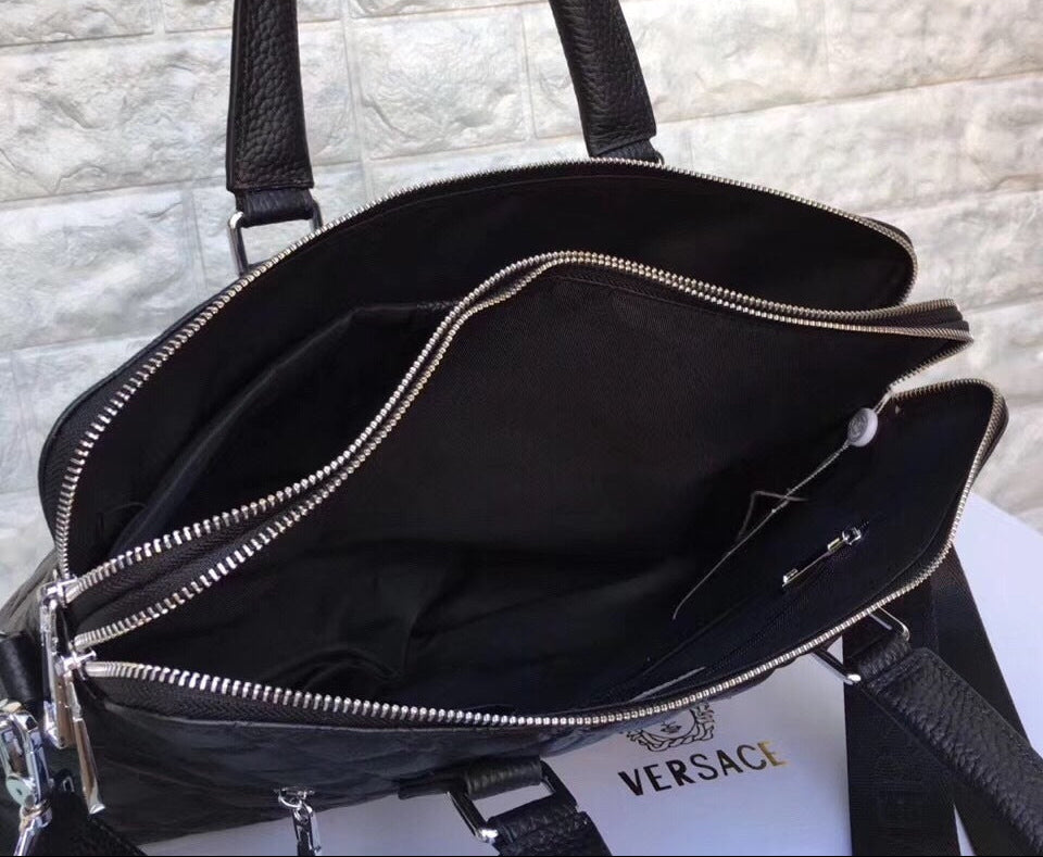 Black Leather Silver-Embellished Tote Bago