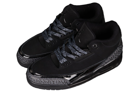 “Black & Cement Grey Retro Style Sneaker – 136064-002 Design”