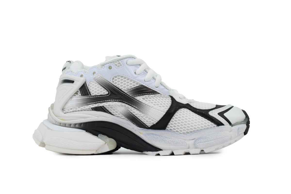 772774 WRUNG 9010 Luxury Runner Sneaker – Gradient White Black Edition - TruVybe Essentials
