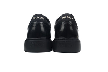 low-top sneakers feature a premium bicolor leather upper for a modern, stylish look. Designed with a durable sole and sleek silhouette back