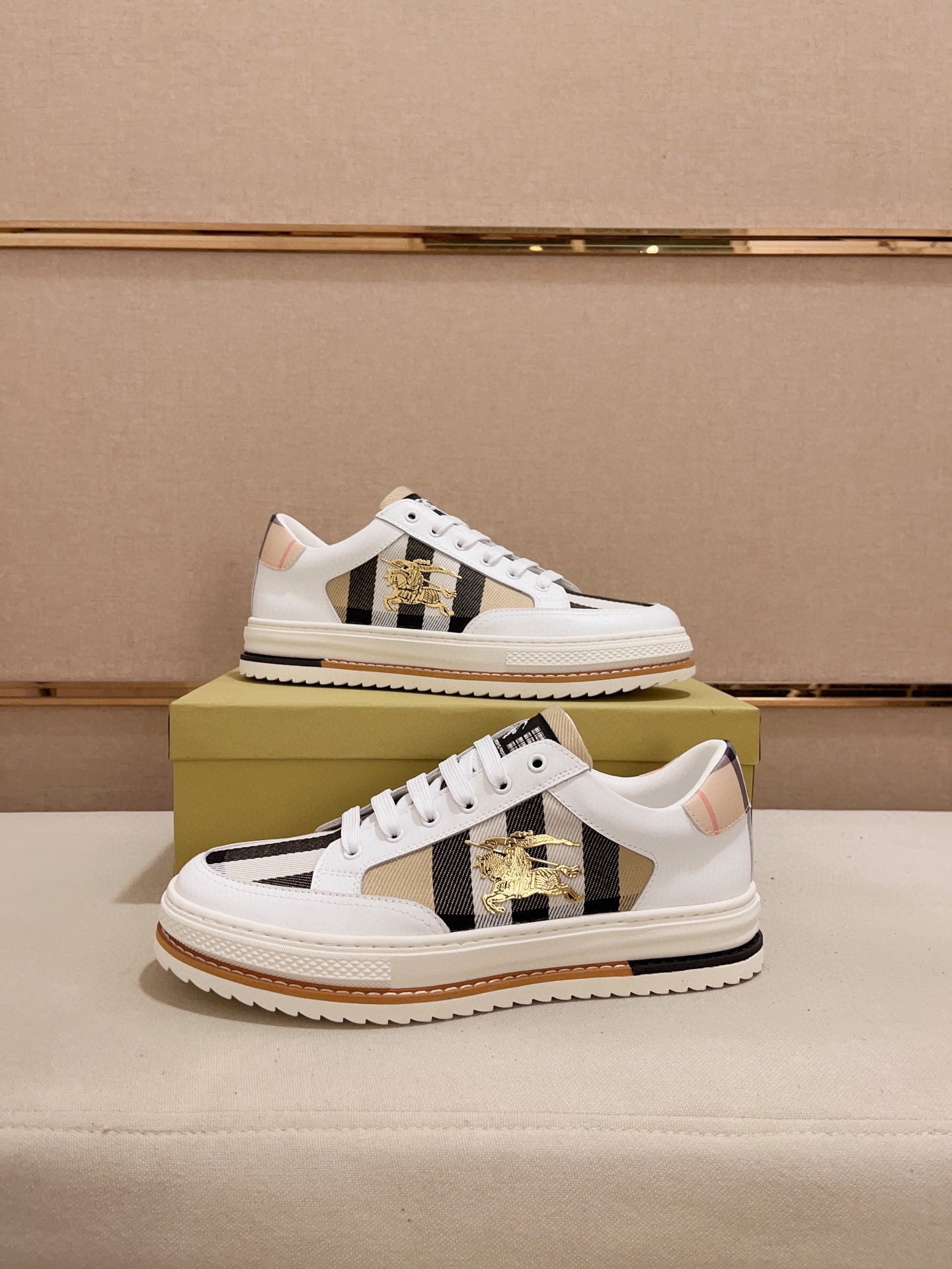 Luxury Stripe Panel Low-Top Sneakers with Gold Accent