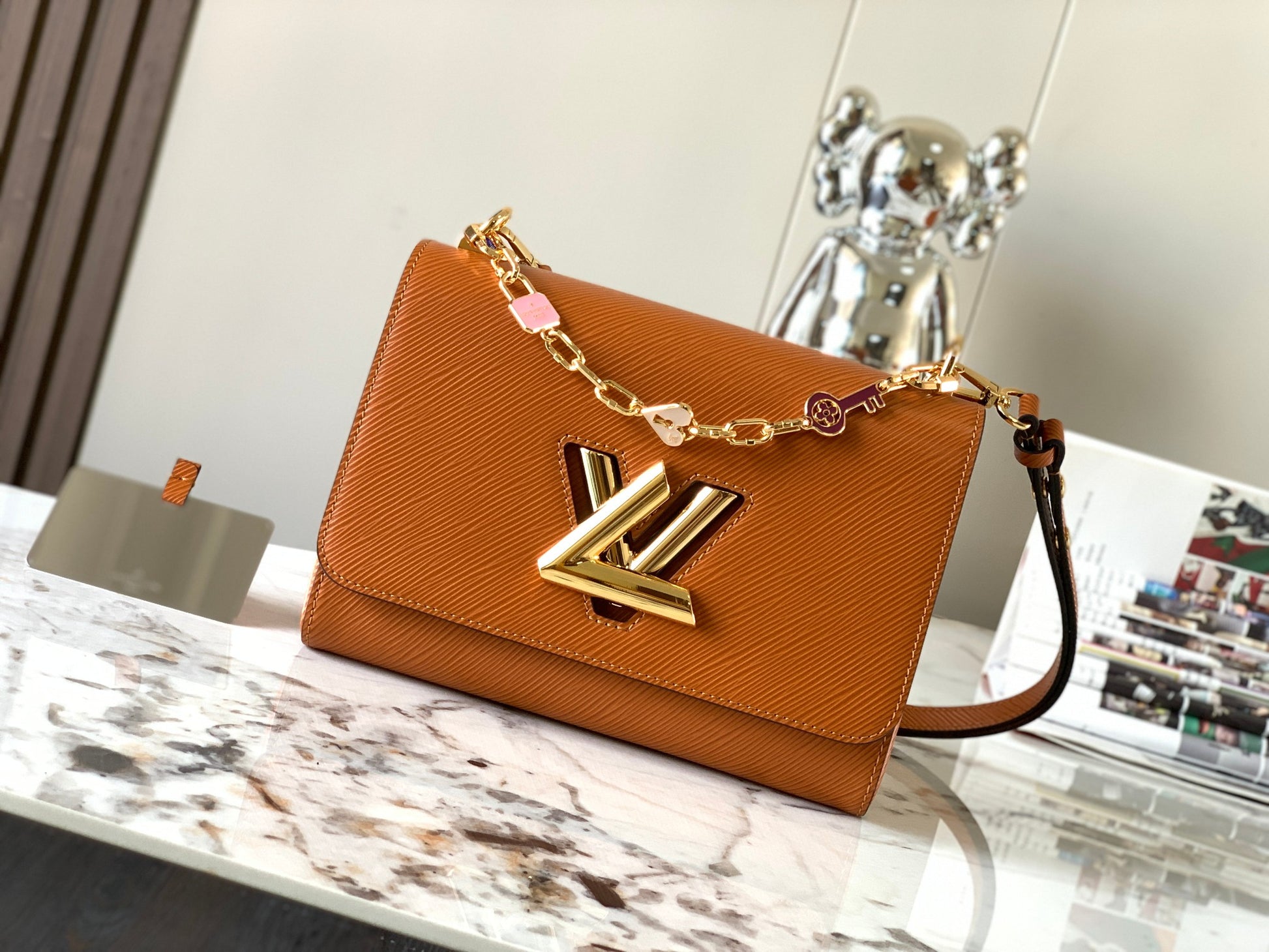 Epi Twist Shoulder Bag MM Gold Cipango