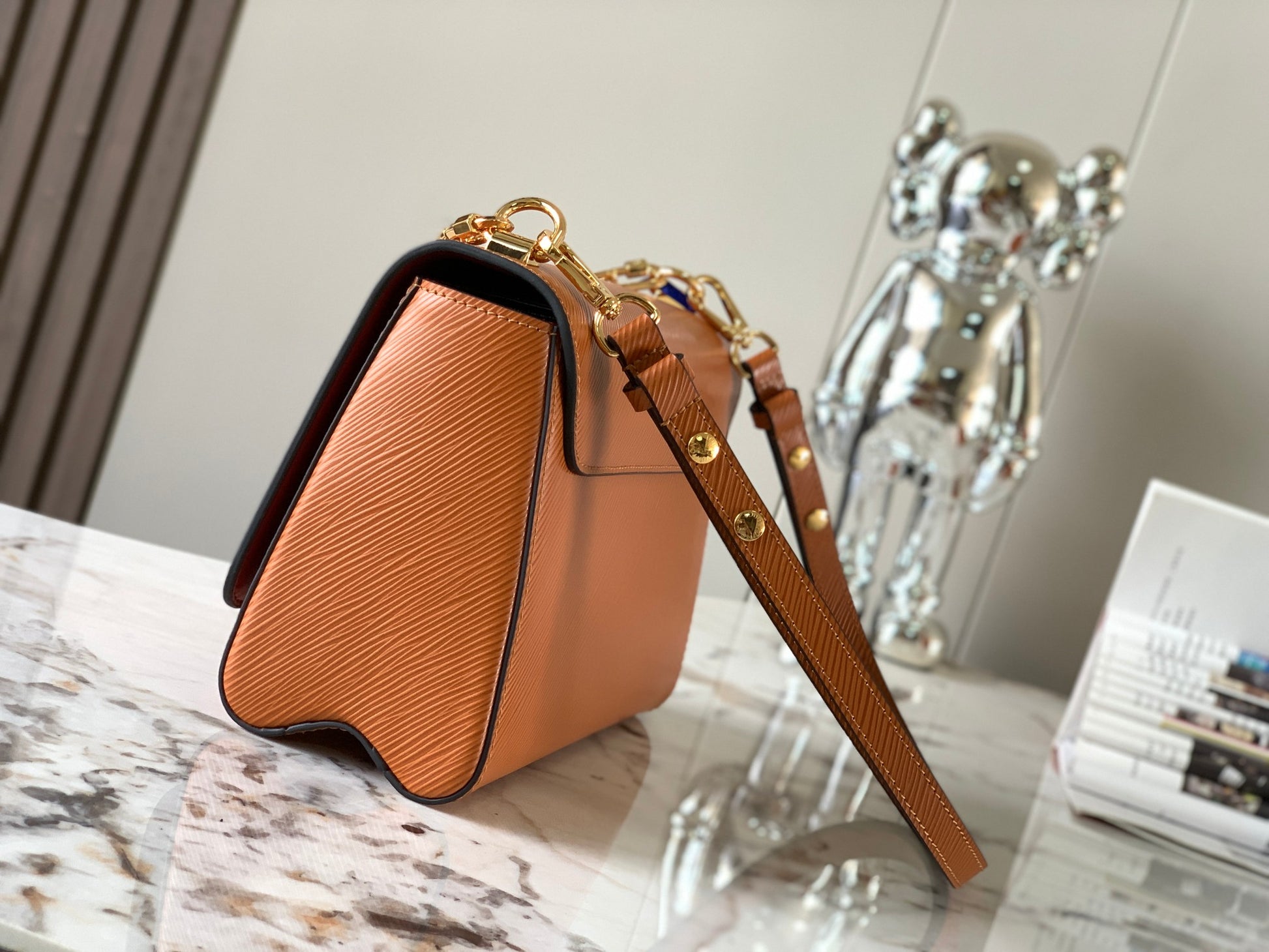 Epi Twist Shoulder Bag MM Gold Cipango side 