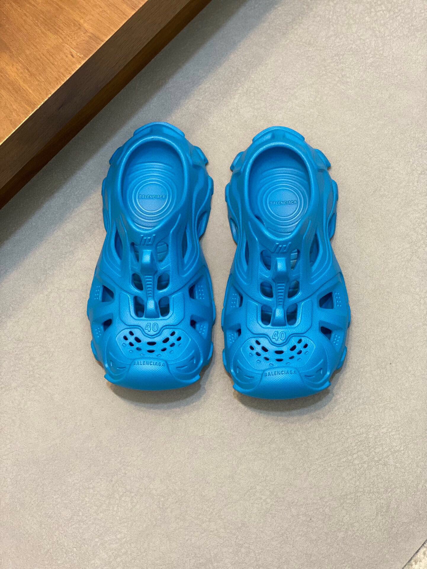 Futuristic Rubber Slip-On Sandals – Lightweight & Breathable