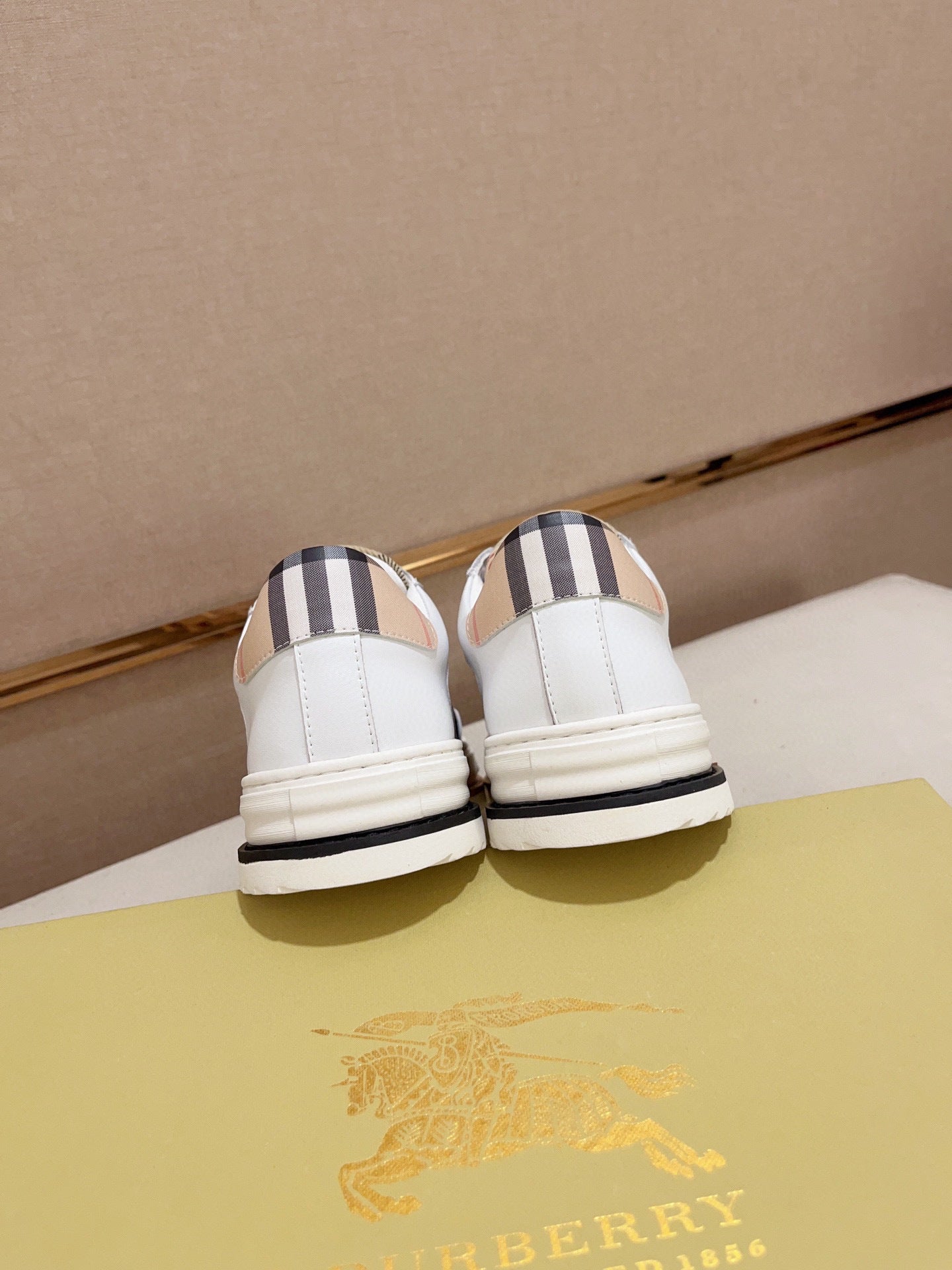 Luxury Stripe Panel Low-Top Sneakers with Gold Accent