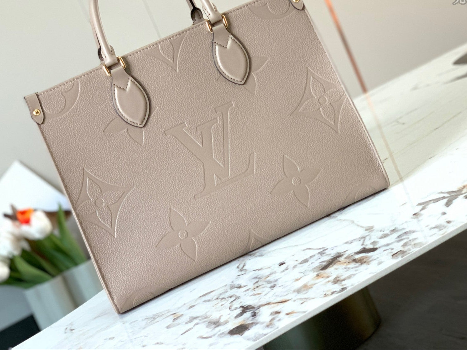 OnTheGo MM tote bag in Tourterelle (taupe) Monogram Empreinte leather