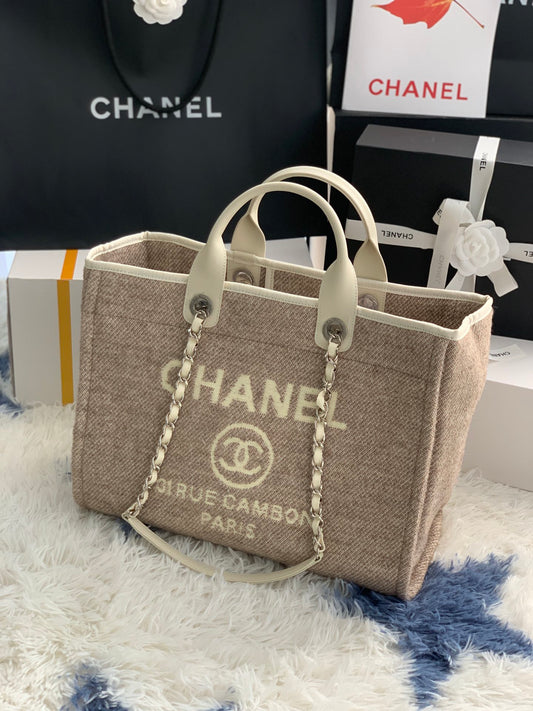 Small Deauville Shopping Bag – Beige Bouclé