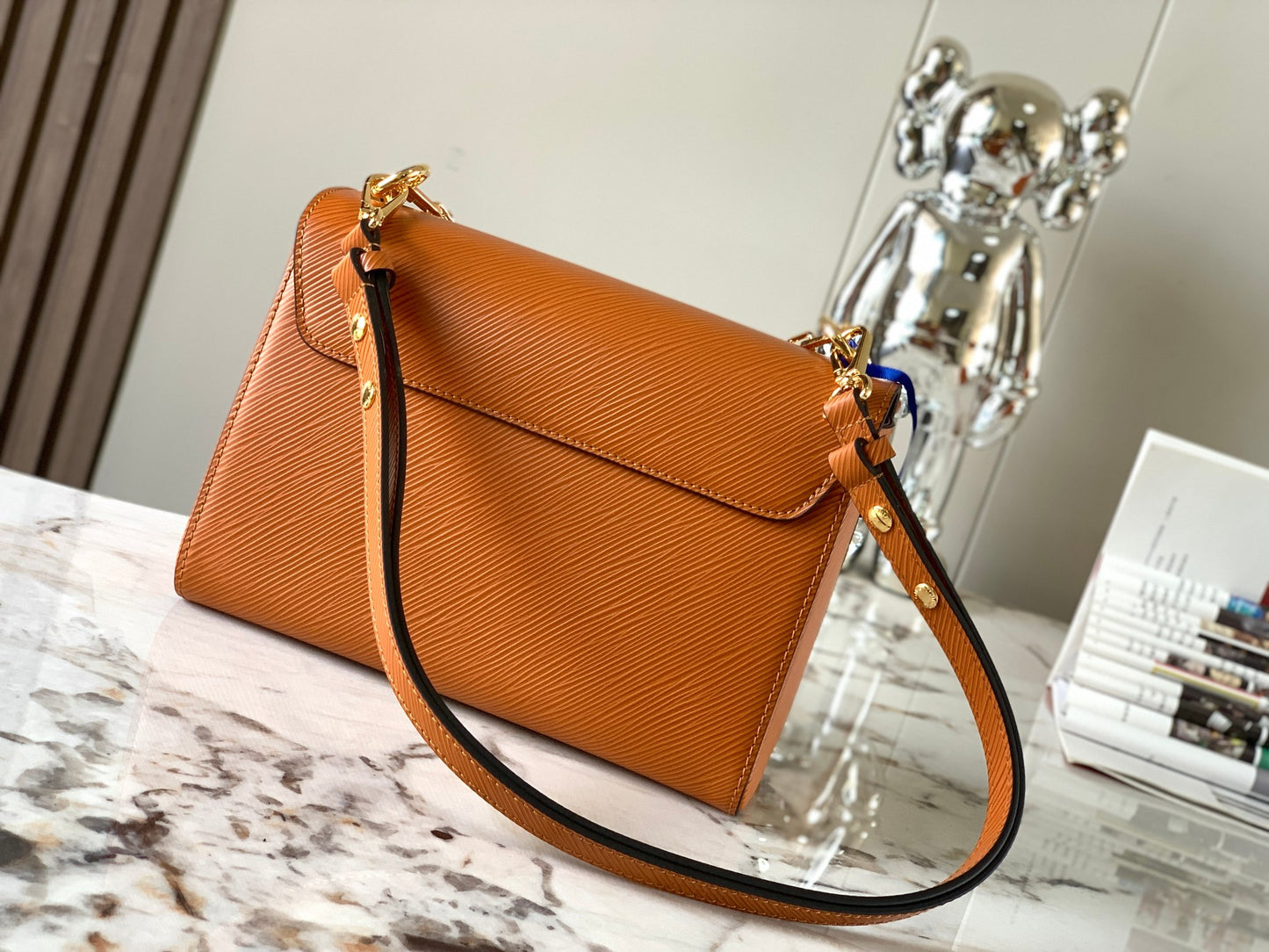 back Epi Twist Shoulder Bag MM Gold Cipango