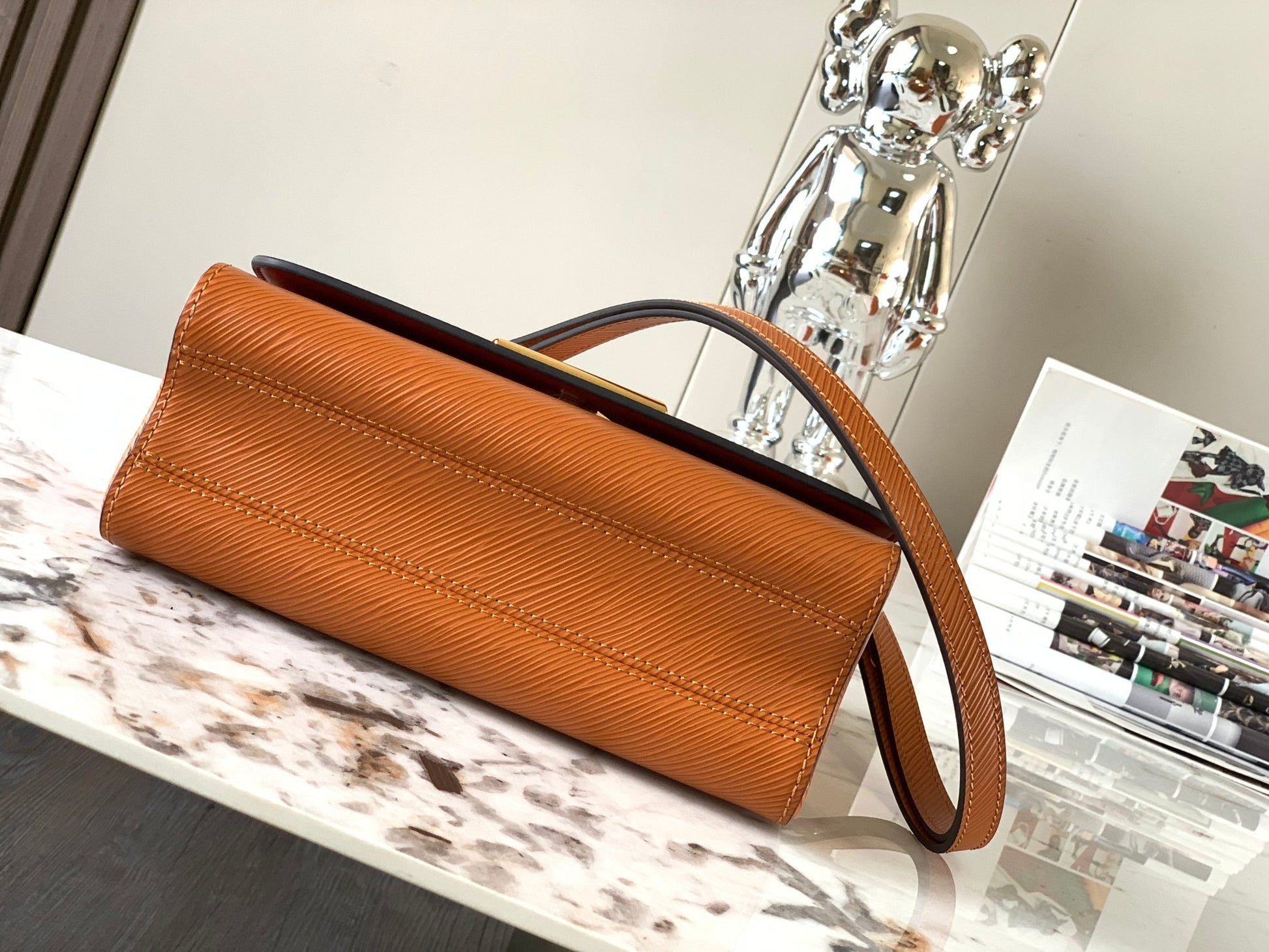 bottom Epi Twist Shoulder Bag MM Gold Cipango