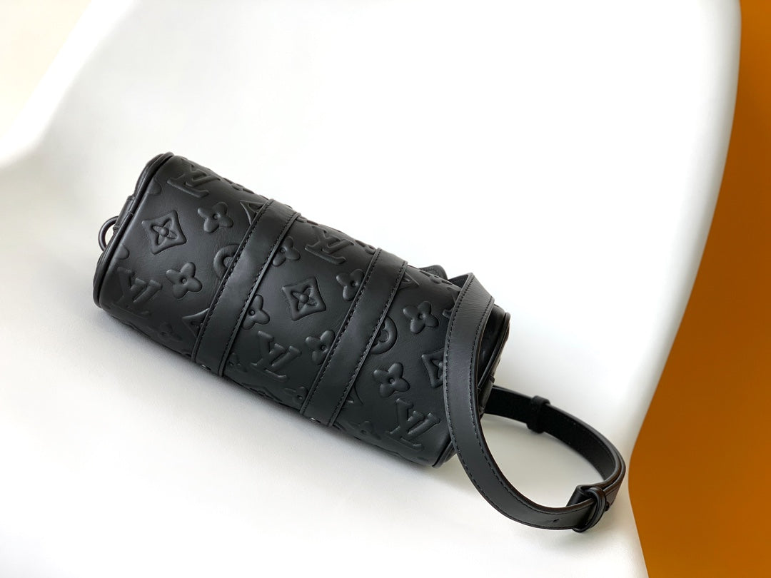 bottom Keepall Bandoulière 25=  black Taurillon Monogram