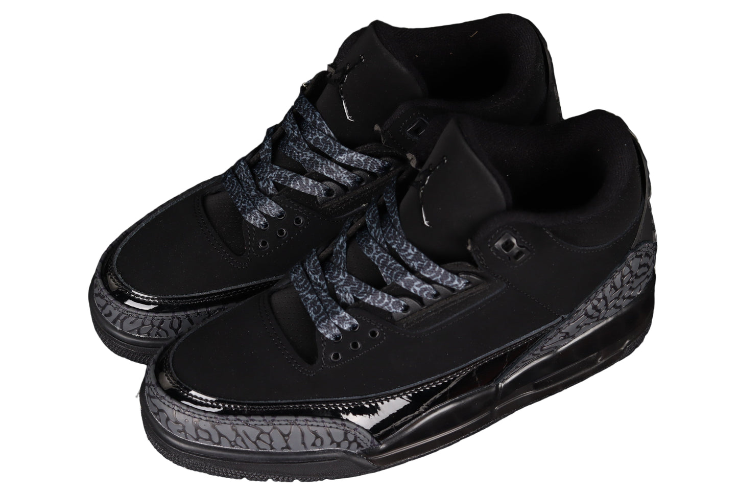 “Black & Cement Grey Retro Style Sneaker – 136064-002 Design”