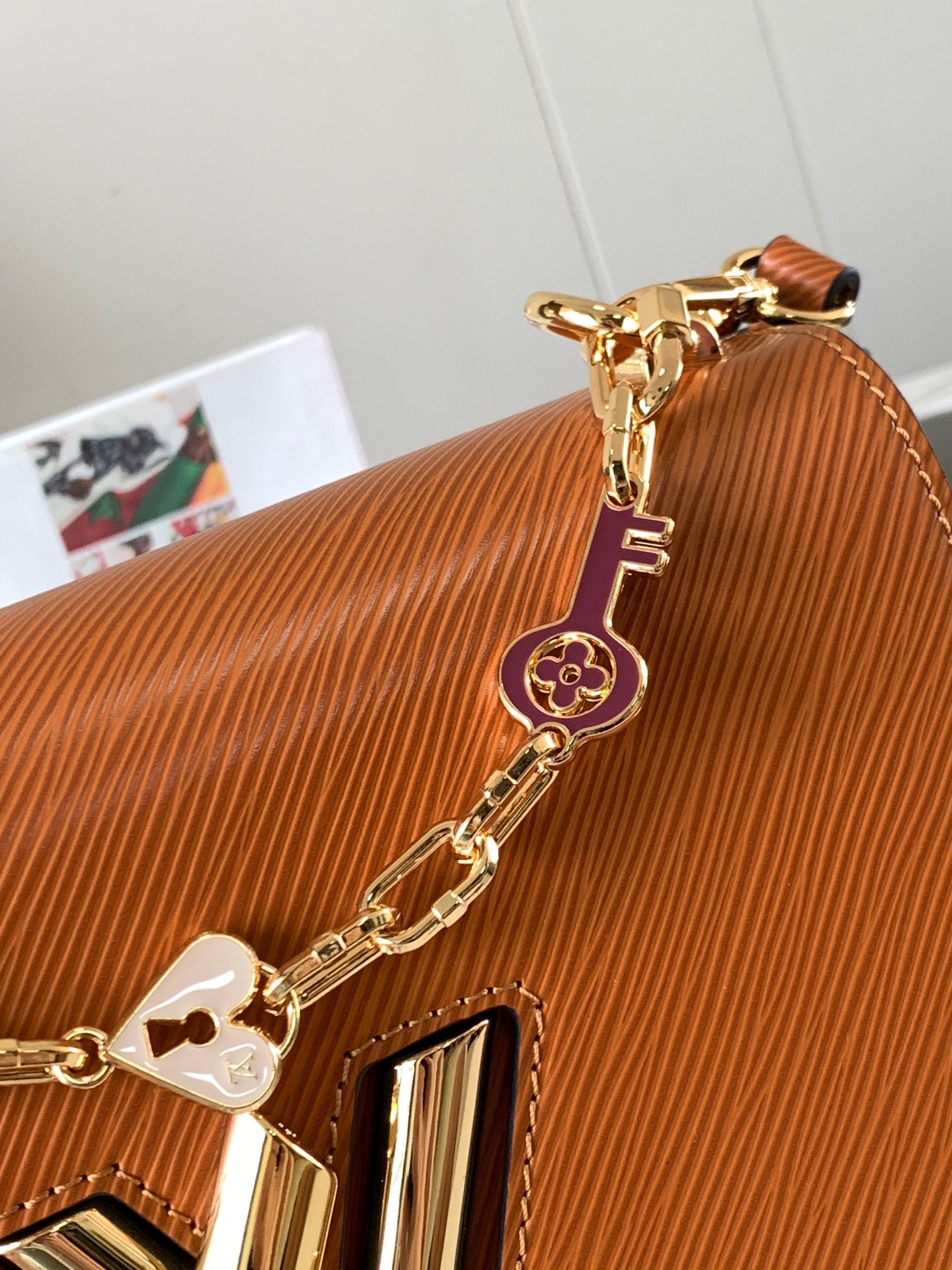 chain Epi Twist Shoulder Bag MM Gold Cipango