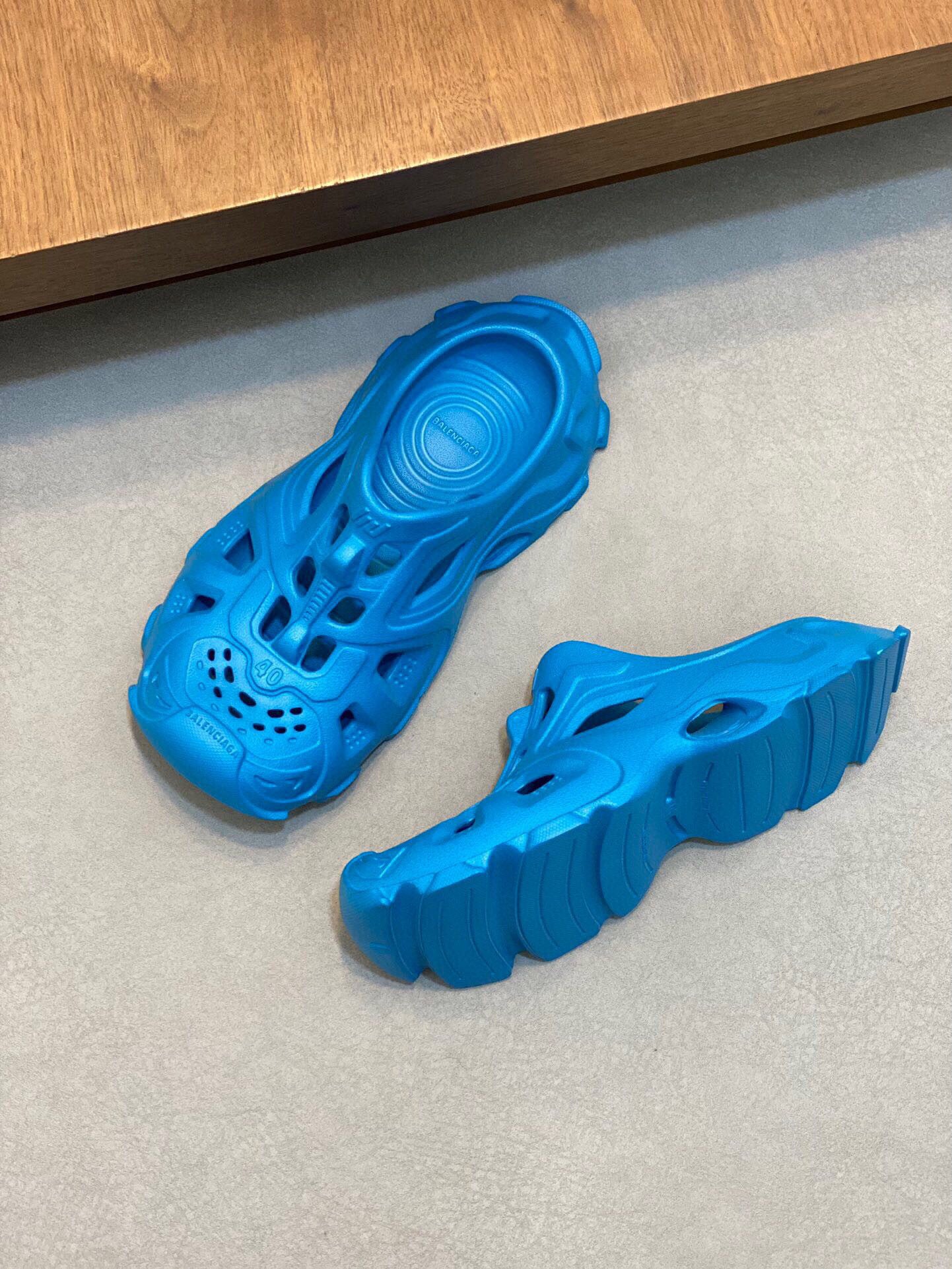 Futuristic Rubber Slip-On Sandals – Lightweight & Breathable