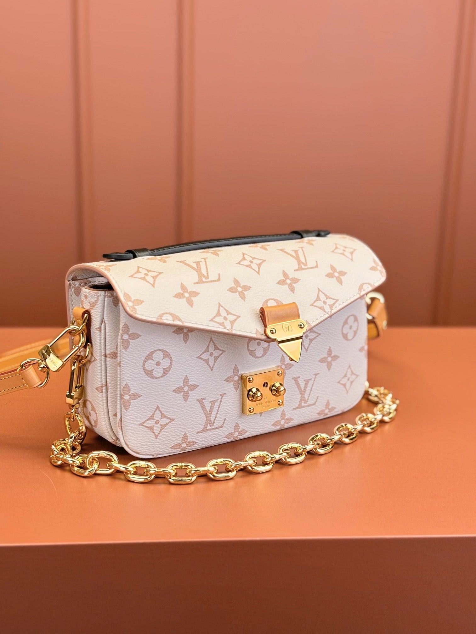 open East West Métis Pouch Handbag