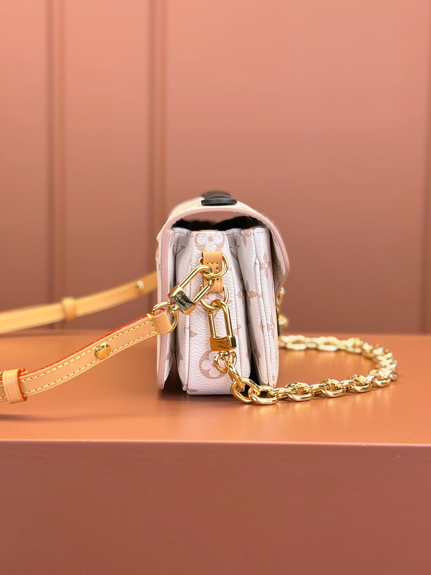 s East West Métis Pouch Handbag