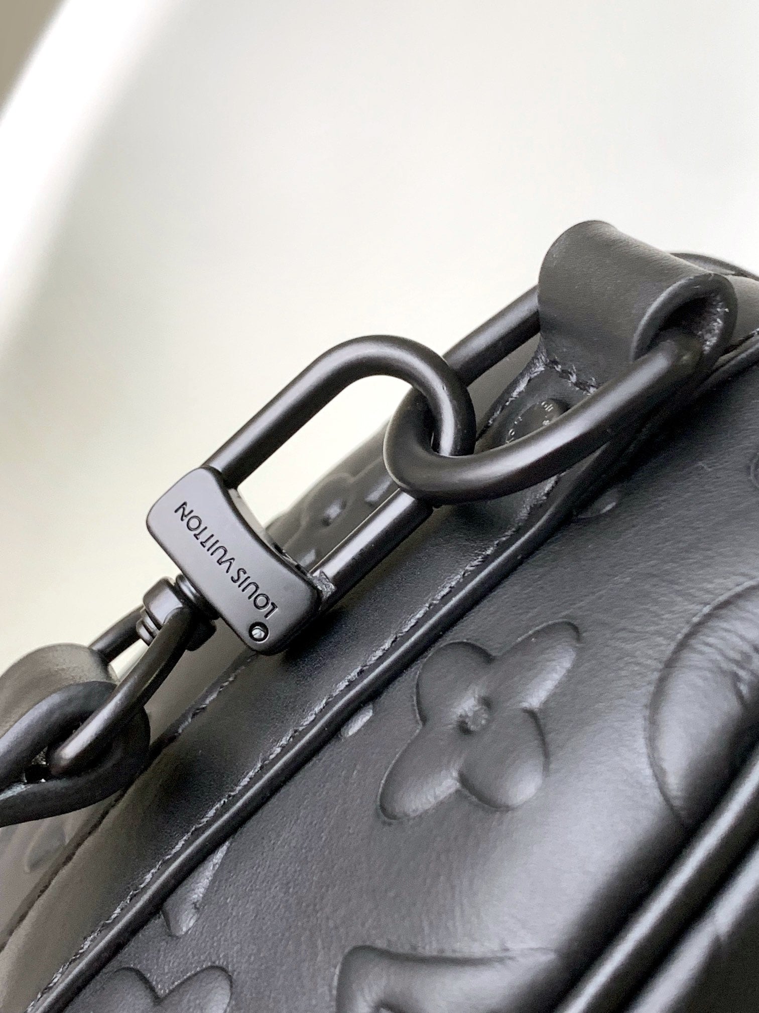 s Keepall Bandoulière 25=  black Taurillon Monogram