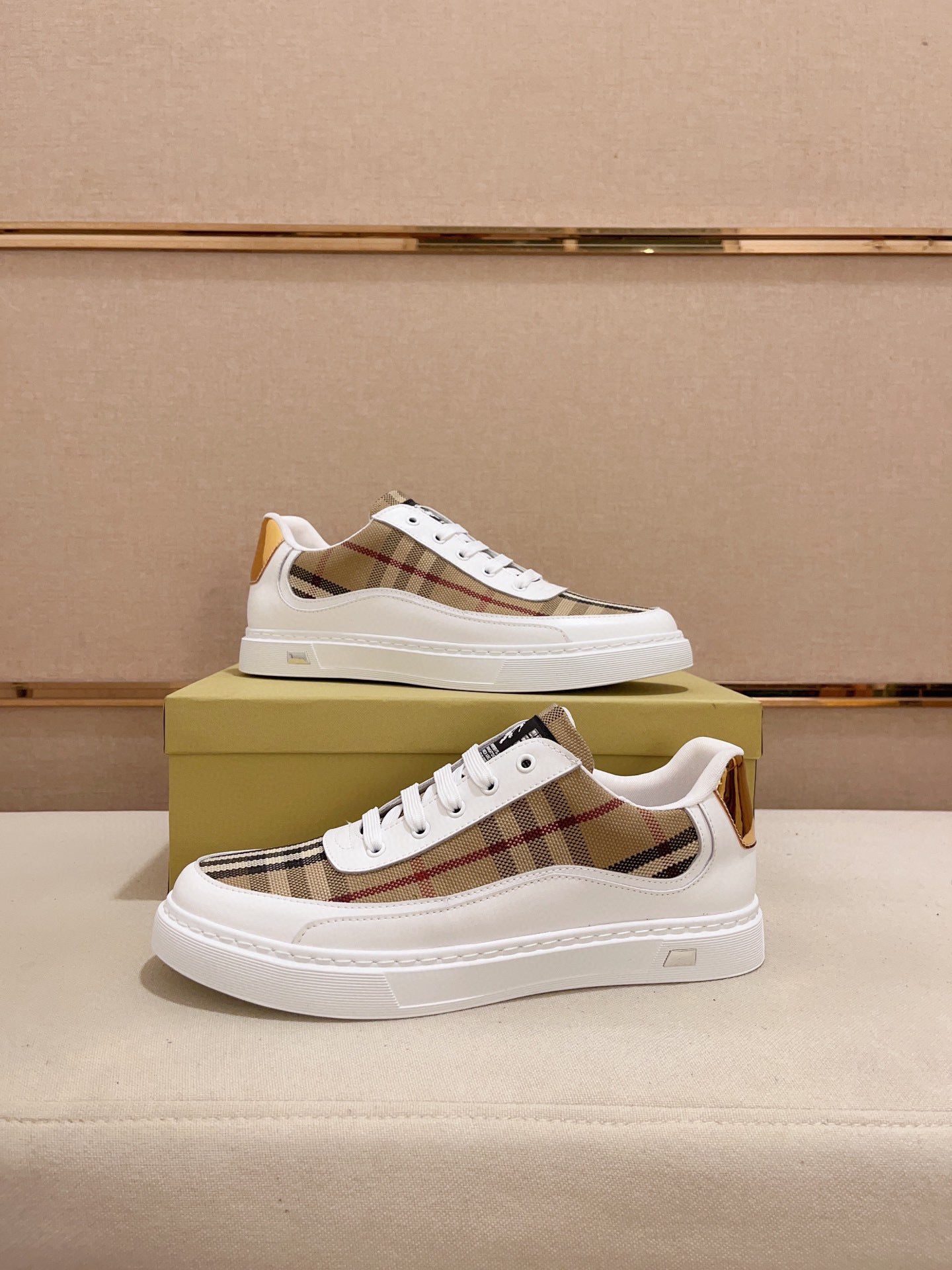 Classic Check Pattern Low-Top Sneakers – Black/ White  Multi