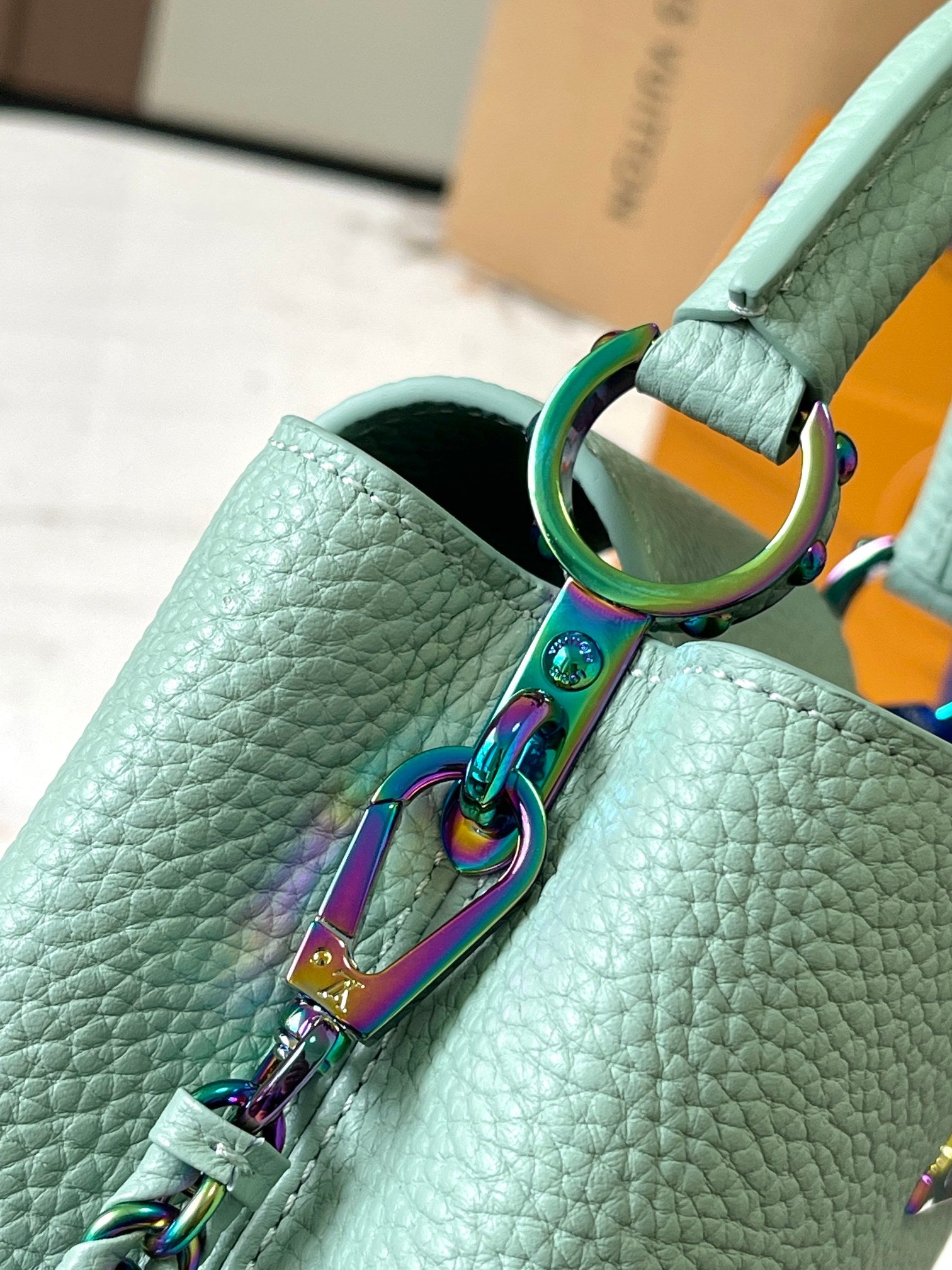 snap Capucines Mini Leather Handbag – Mint