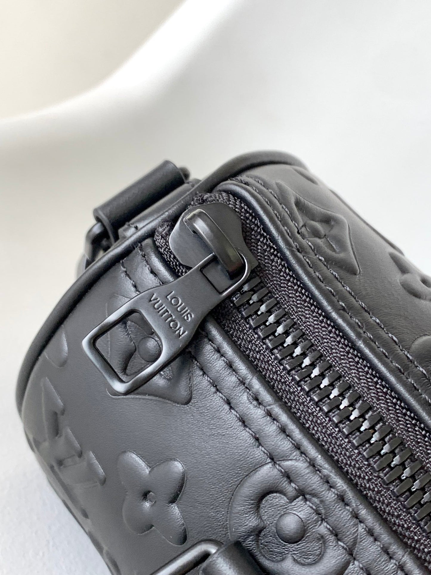 zipper Keepall Bandoulière 25=  black Taurillon Monogram